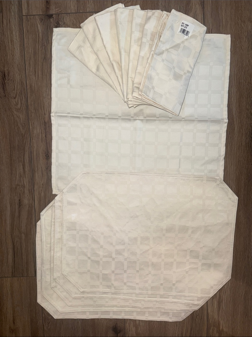 Cream Check Jacquard Table Linens Set. 5 placemats NEW and 8 Napkins NEW